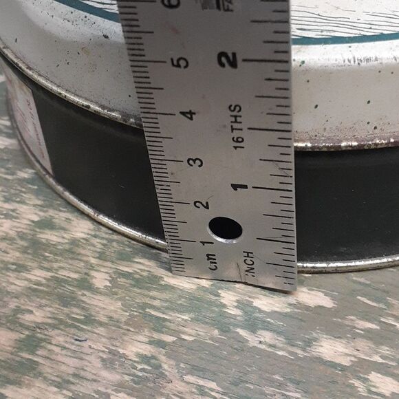 3 pc set of vintage round tins featuring elaborate ladies from the past. - Picture 9 of 12